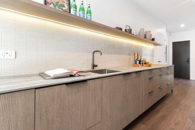 4/44 Winchester Street Merivale_2