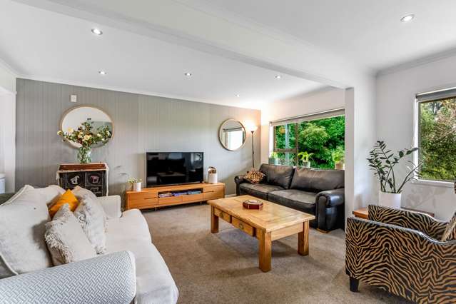 COASTAL LIVING, AN EASY STROLL TO THE BEACH!