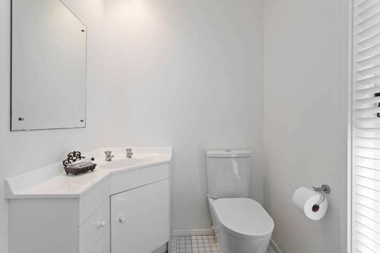 11 Seymour Road Mellons Bay_19