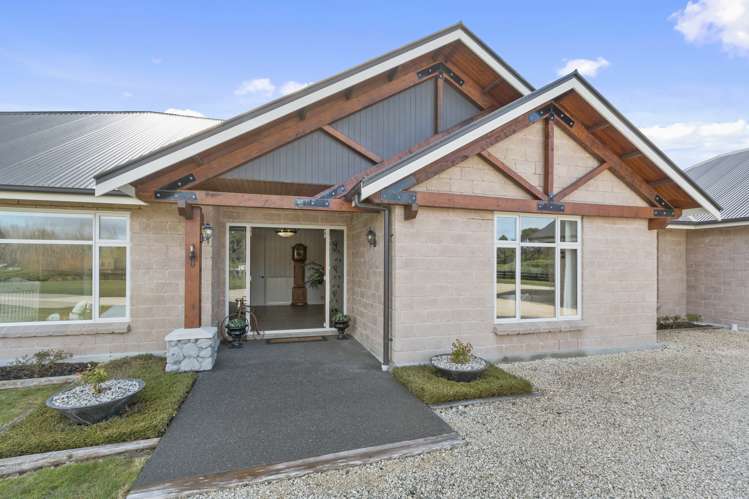 3 Old Windsor Lane Bottle Lake_24