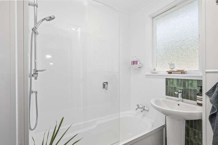 8A - 8B Devon Place Cannons Creek_14