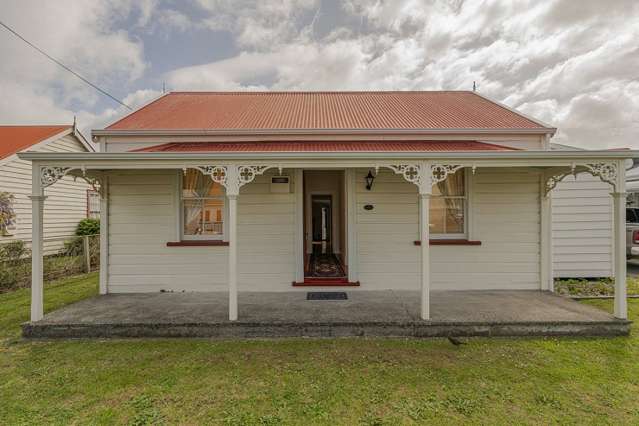 Beach town cottage for sale for first time in more than a century