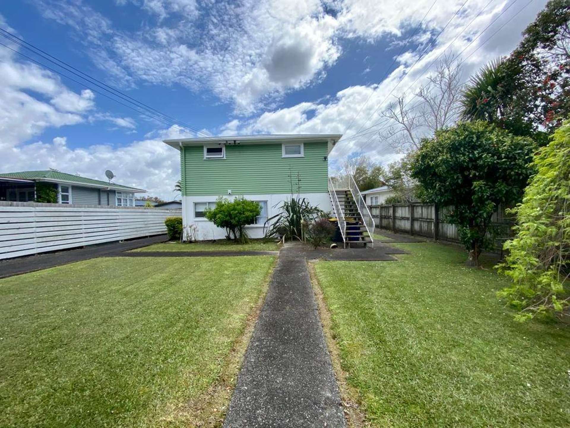 2/10 Marlene Avenue Te Atatu South_0