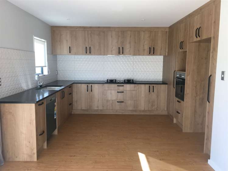 52 Bordeaux Parade Te Atatu South_3