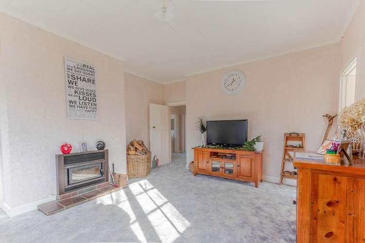 2a Riverbank Road_5