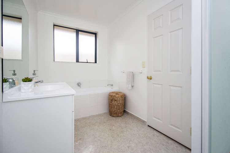 16 Plumstead Rise Glen Eden_9