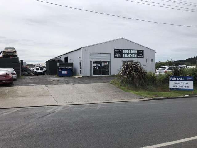 Functional Industrial Warehouse with Yard