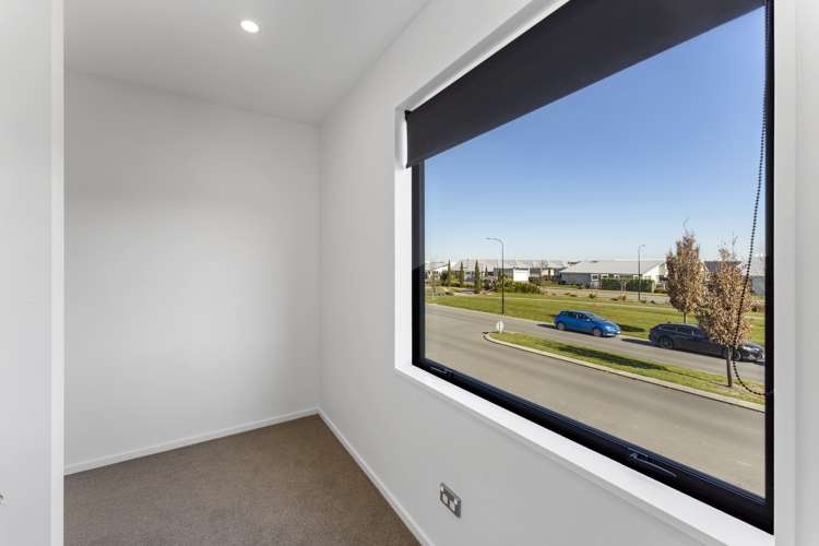 83 Faringdon Boulevard Rolleston_11