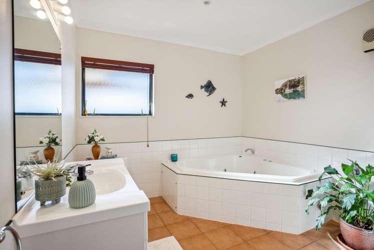 146 Guildford Drive Paraparaumu Beach_15