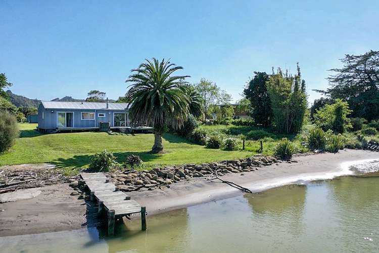 14 Monkhouse Street Tolaga Bay_15