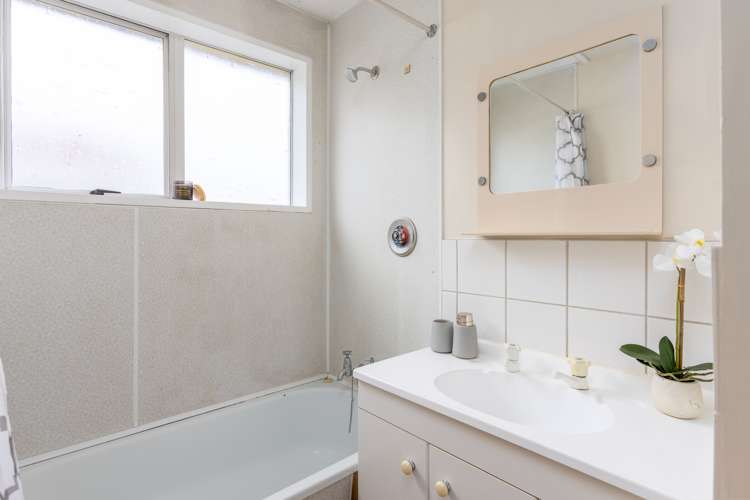 2/3 Korora Street Bromley_9