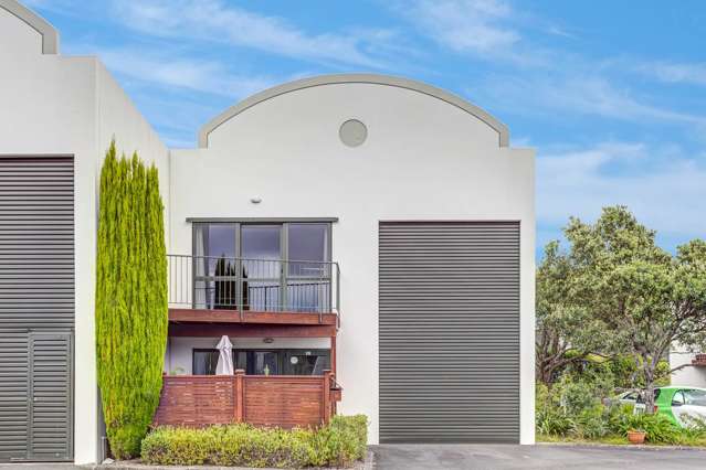 STUDIO WAREHOUSE – FOR SALE OR LEASE