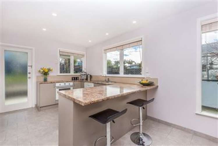 1/2 Coniston Avenue Te Atatu South_2