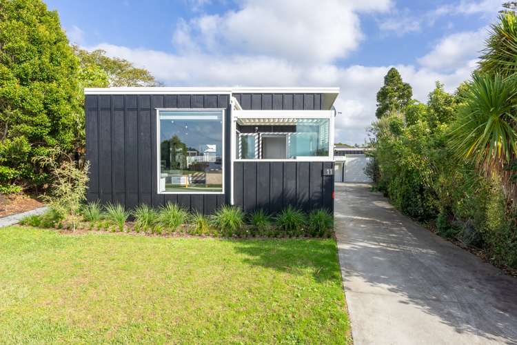 11 Piccadilly Circus Snells Beach_32