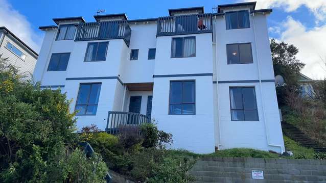 6 Bedroom 2 Bathroom House for Rent