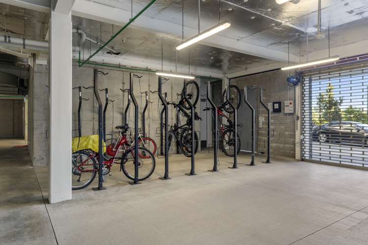 202/1 Kimiora Street Three Kings_16