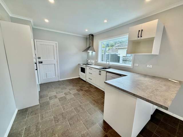  105 Main Road Wainuiomata_3