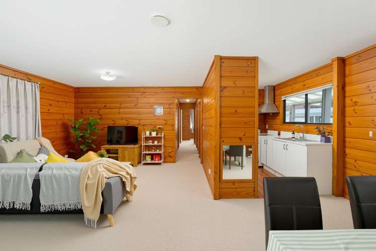 5/7 Duncan Avenue Te Atatu South_25