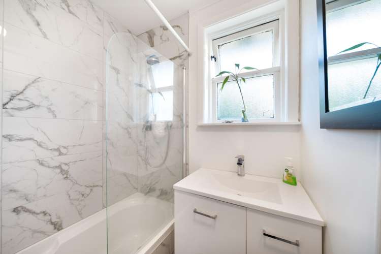 17 Strand Crescent Naenae_8