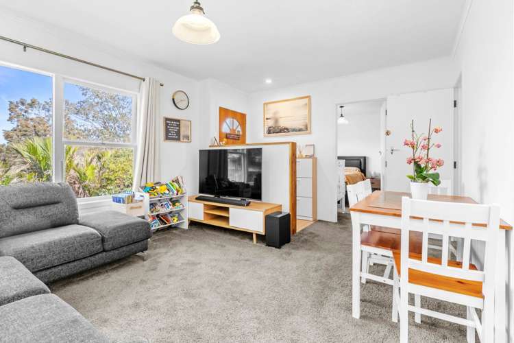 2/55 Ayton Drive Totara Vale_10