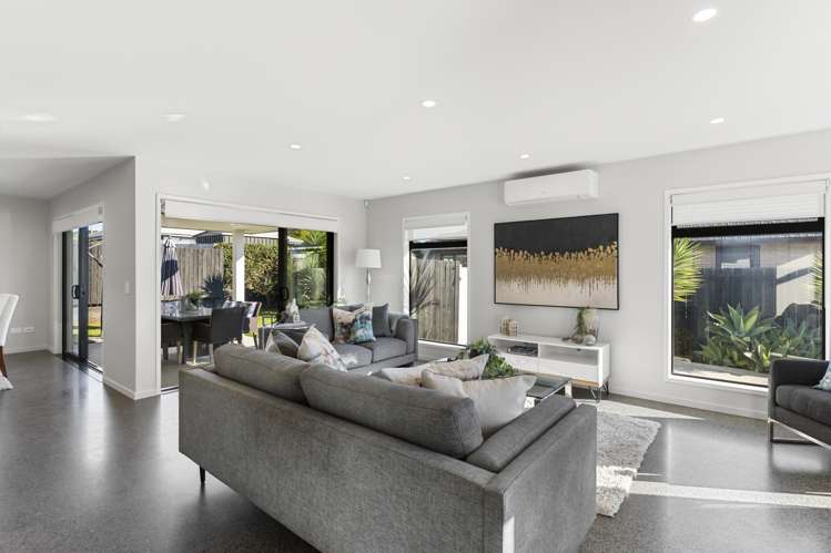 8 Opouatu Avenue Glenbrook_13