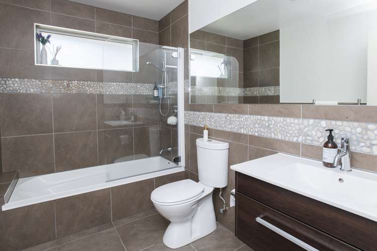 15 Silverstone Place Lytton West_18