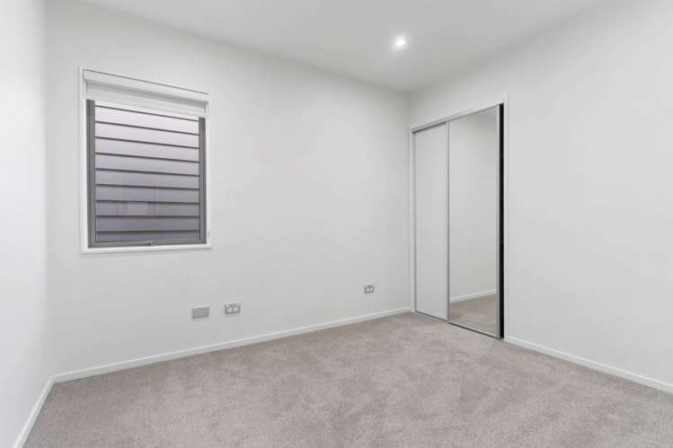 82 Joseph Street Flat Bush_13