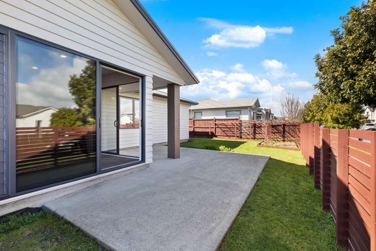 11 Soaring Bird Drive Takanini_21