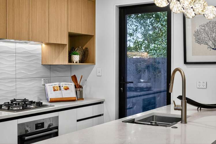 121D Vodanovich Road Te Atatu South_39