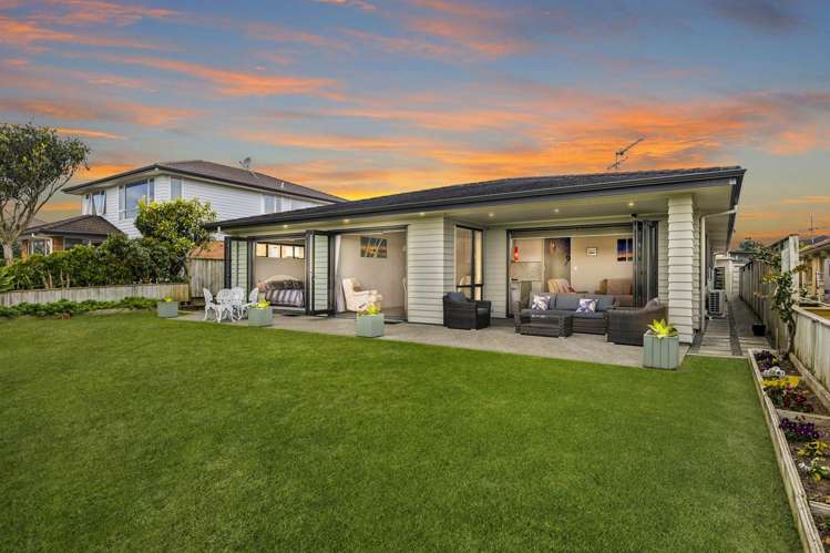 8 Brechin Place Wattle Downs_9