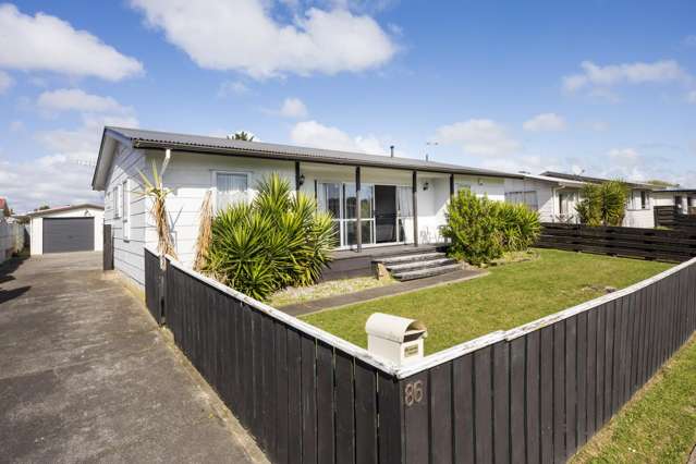 Sunny, modern living on a fully fenced section