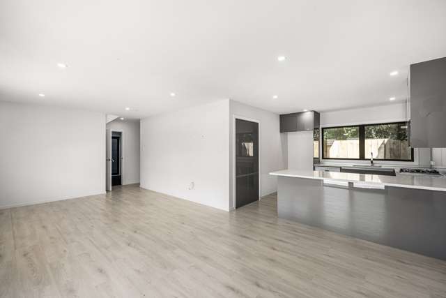 2/16 Brandon Road Glen Eden_3