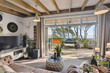 Wai-iti Beach Retreat Beach Road_4