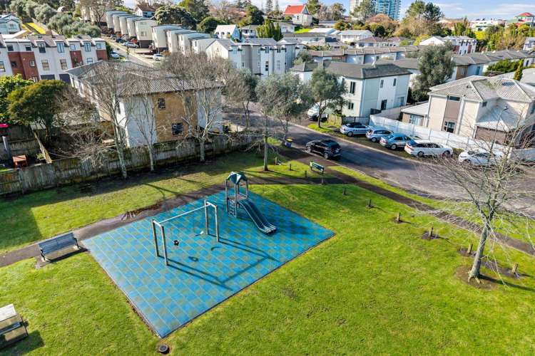 4 Verdale Circle Glen Eden_1