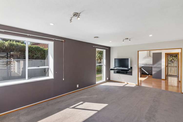 2/20 Sawyers Arms Road Northcote_3