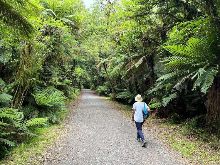 Betsey Jane Eatery & Bar Fox Glacier_10