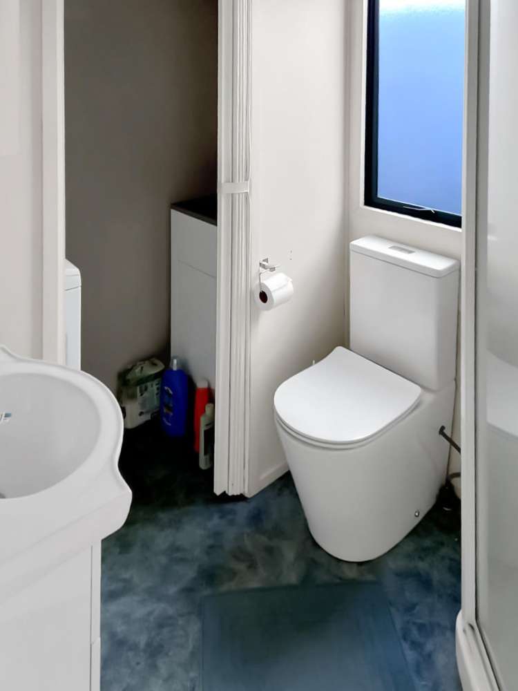 2 Waireka Road East Omata_39