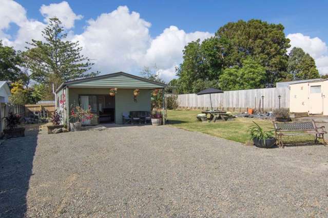 Sunny Beachlands Home – Great Location!