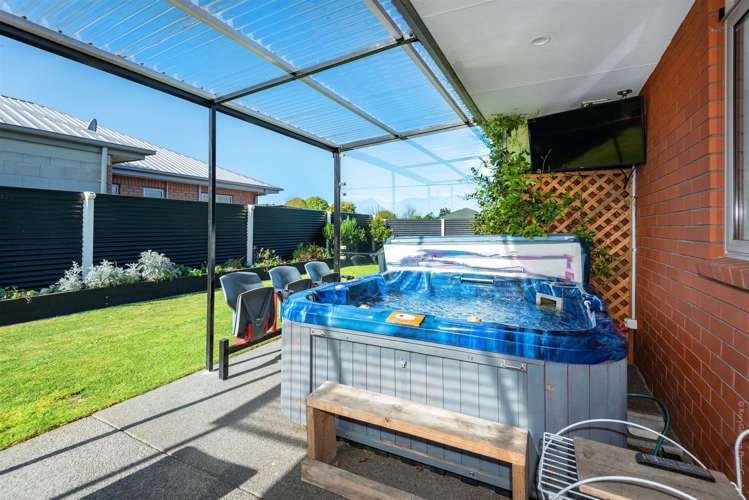 14 Saint Peters Close Woolston_17