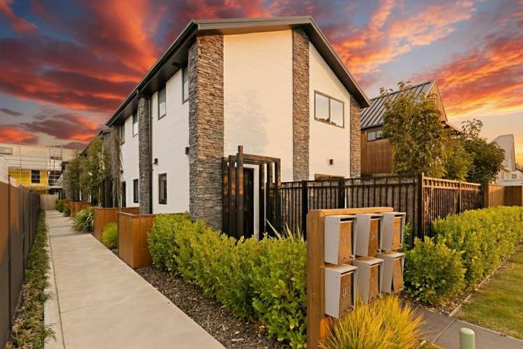 2/41 Gracefield Avenue_0