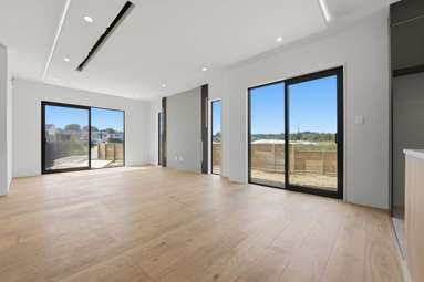 Unit 9, 81 Otuwairoa Esplanade_2
