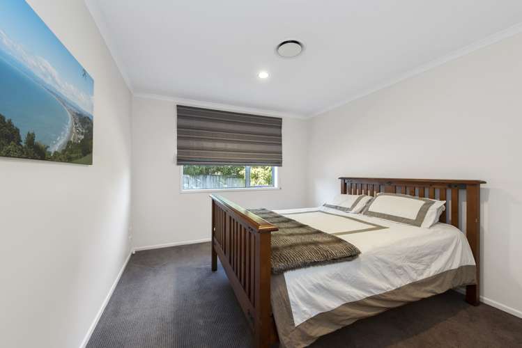 18 Compton Grove Huntington_25