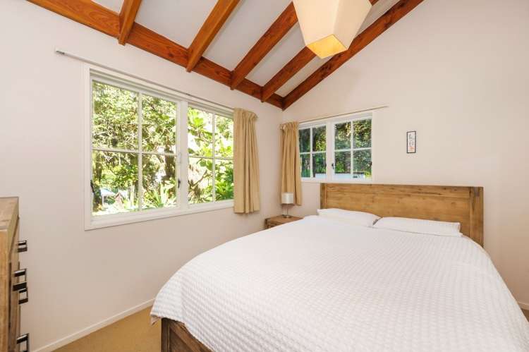 207 Laingholm Drive Laingholm_12