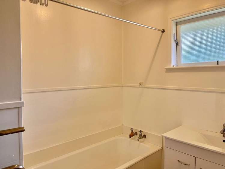 4 Islington Avenue New Lynn_10