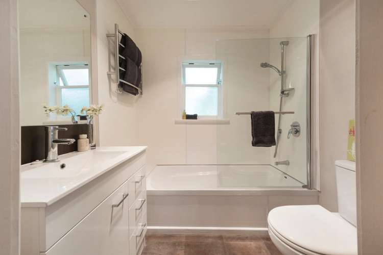 54 Laingholm Drive Laingholm_10