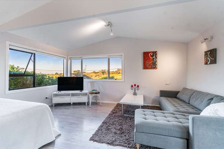 29 Matapana Road Palm Beach_13