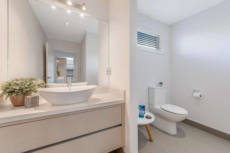 8 The Parade Bucklands Beach_18