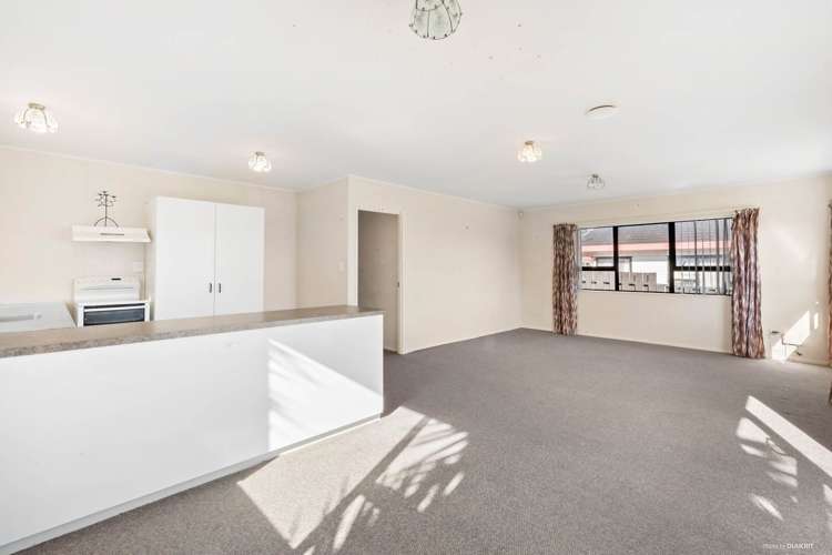 24a South Street Pahurehure_7