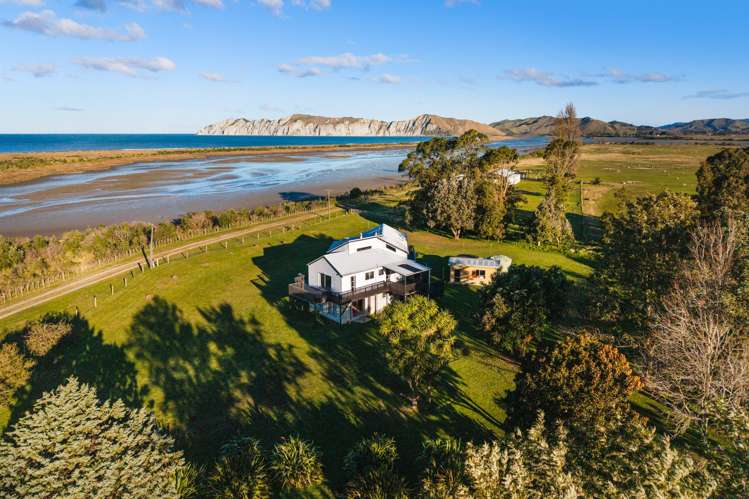 209 Browns Beach Road Muriwai_28