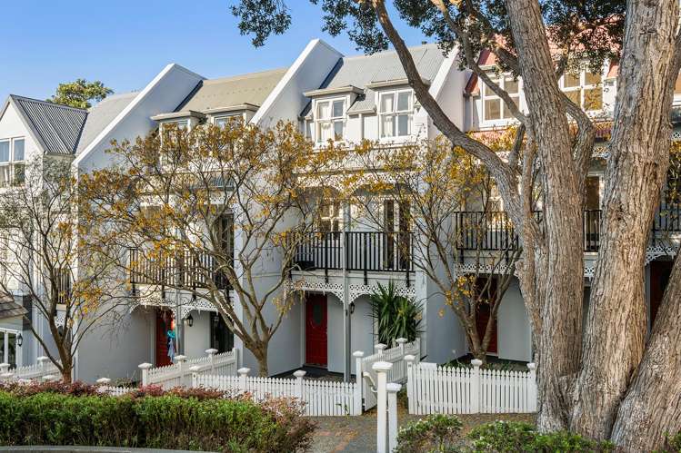 9/43 Nairn Street Mount Cook_0